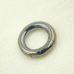 Load image into Gallery viewer, Black Rhodium 925 Sterling Silver Round Clasp 13mm. CHM05613