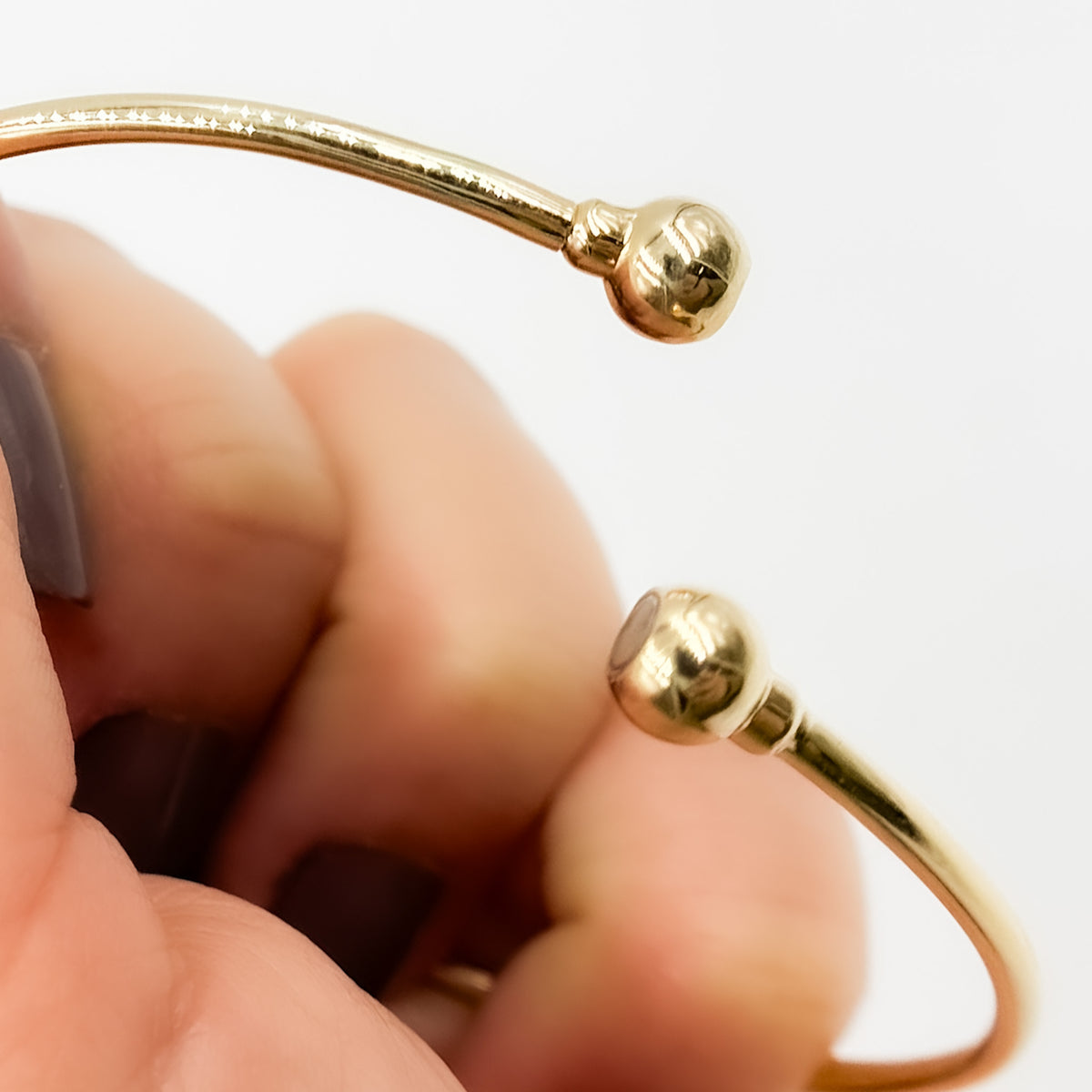 BNZ68617. 14K Solid Gold Bangle