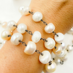 Load image into Gallery viewer, Peach Pearl Oxidized Oxidized Wire Chain.