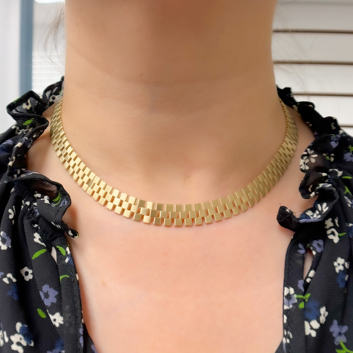 283/152. 14K Solid Gold Pattern Necklace