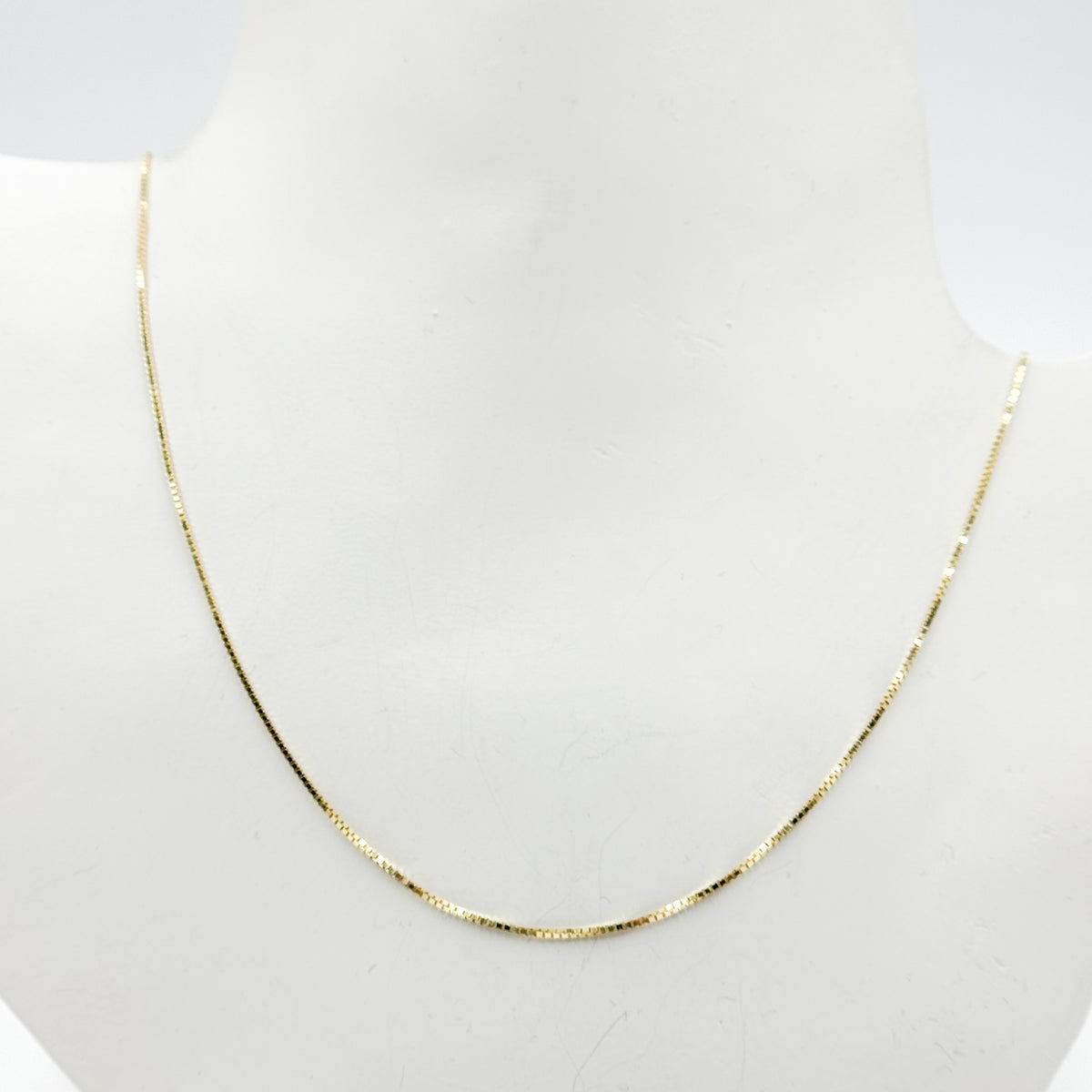 050VED18K. 18K Solid Gold Box Chain