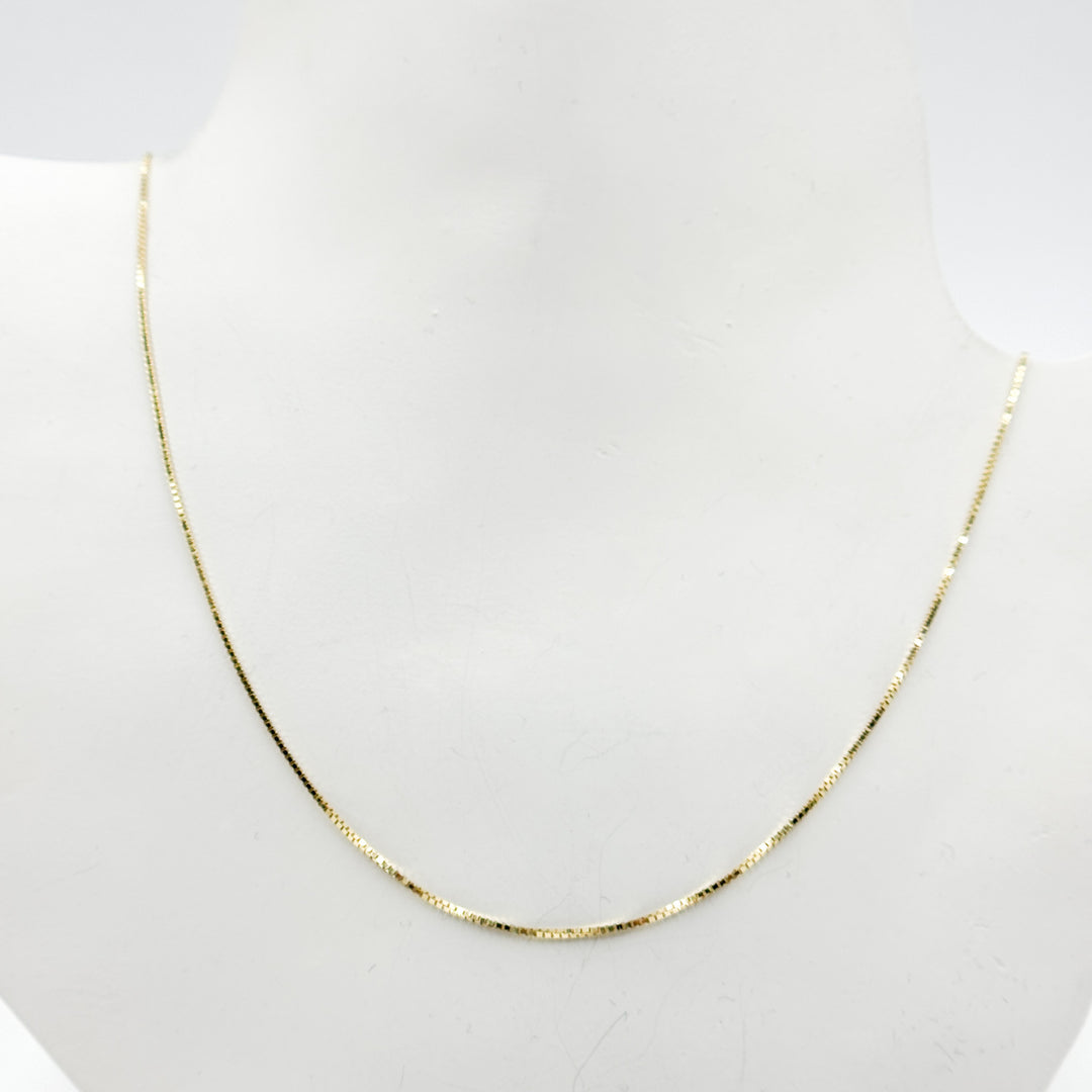 050VED18K. 18K Solid Gold Box Chain