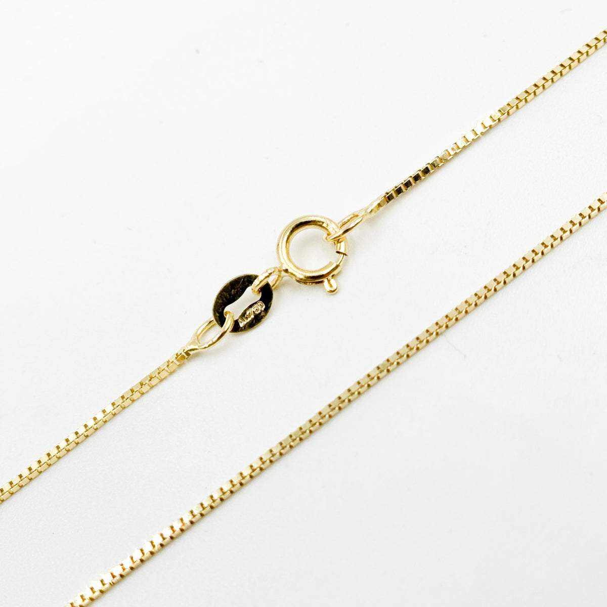 050VED18K. 18K Solid Gold Box Chain