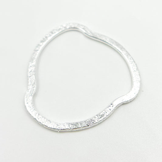 SSBS13. 25MM White Sterling Silver Brushed Uneven Connector