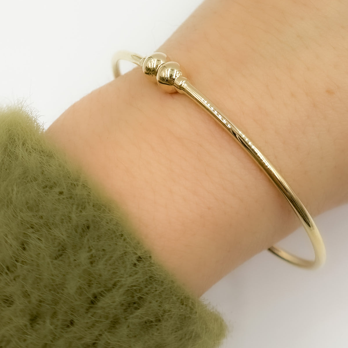 BNZ68617. 14K Solid Gold  Bangle