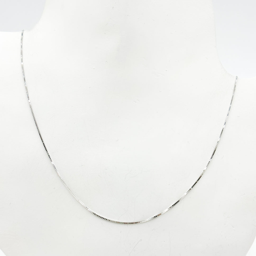 040VEDWG18K. 18K Solid White Gold Box Chain