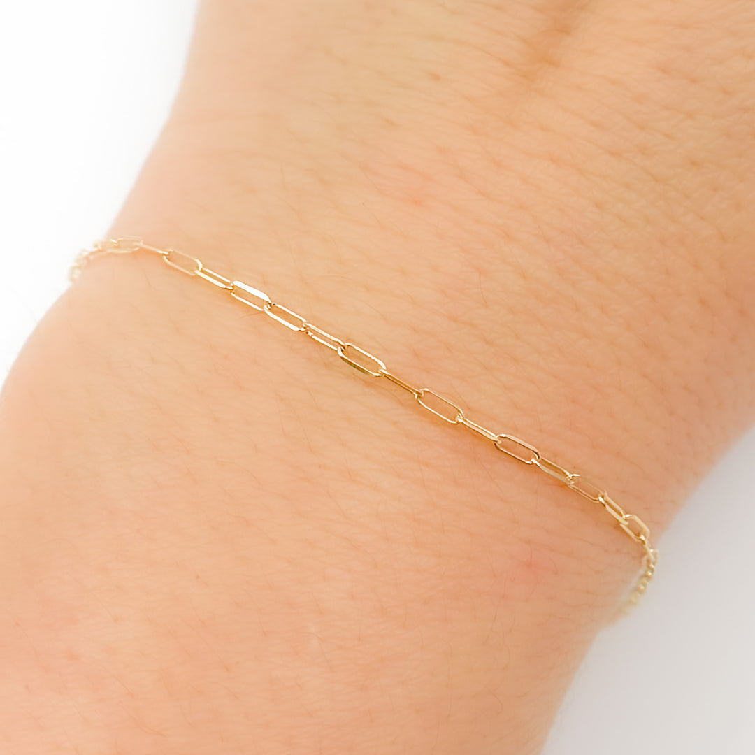 040FVBFVT5 Bracelet. 14K Solid Yellow Gold Flat Paperclip Bracelet