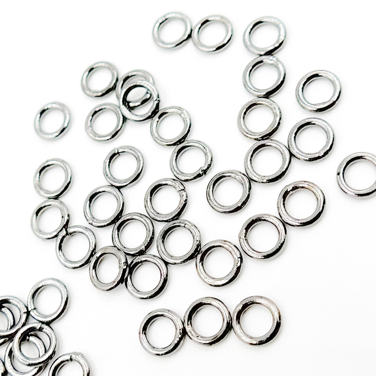 Black Rhodium Close Jump Ring