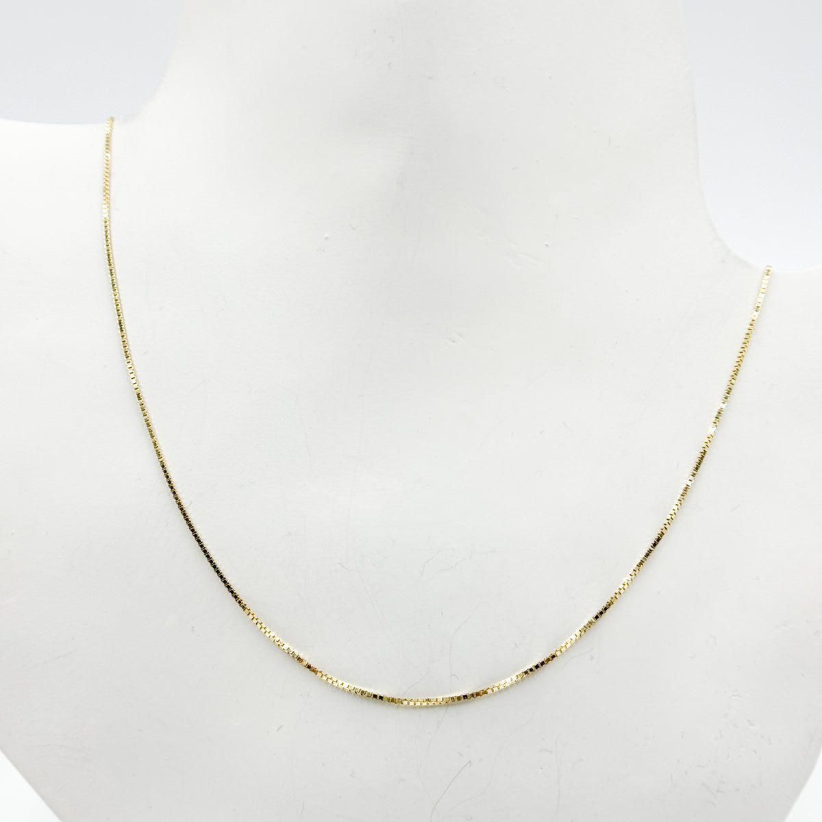 050VED18K. 18K Solid Gold Box Chain