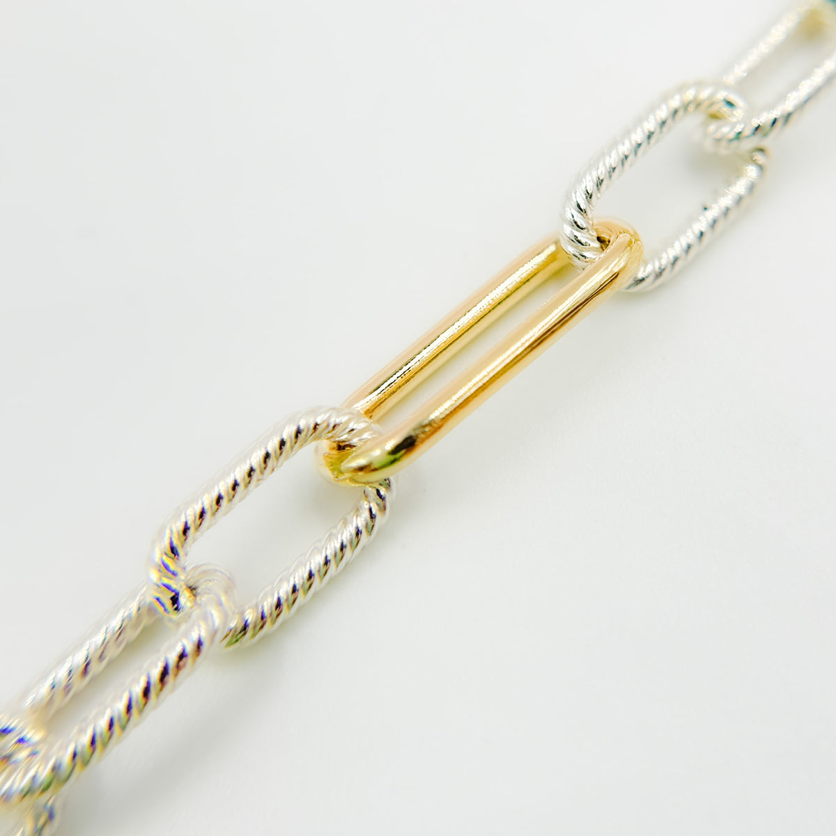 V307TT. Gold Filled  and Silver Mixed Link Chain – Smooth Long Links and Twisted Short Links