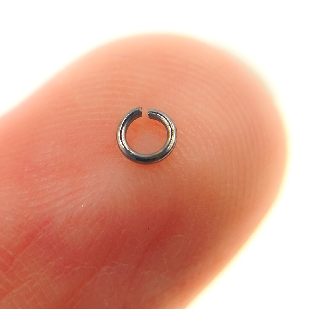 MFT050DE4BR. Black Rhodium 925 Sterling Silver Open Jump Ring Gauge: 24. Size: 4mm.