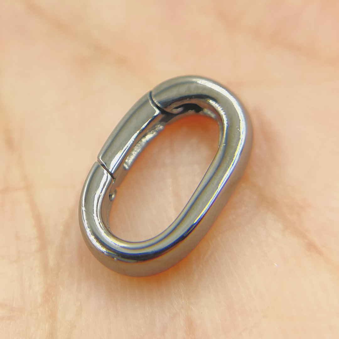 694. Sterling Silver Hollow Oval Clasp