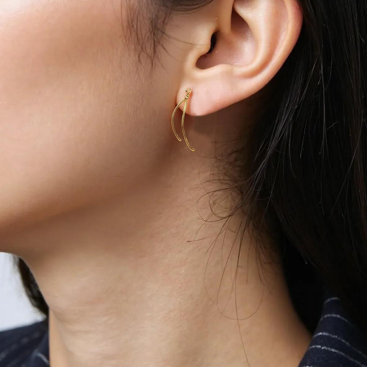 15850018486. 14K Solid Gold Smooth and Textured Tube Hollow Dangle Leverback Earrings