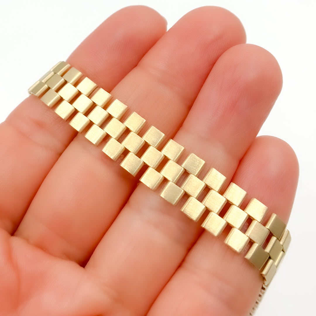 283/152. 14K Solid Gold Pattern Necklace