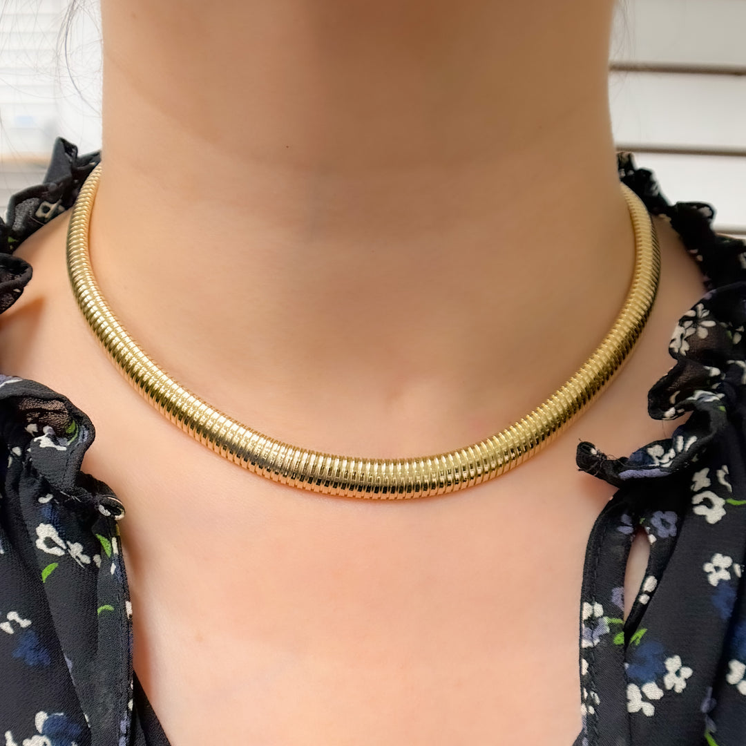 268/018. 14K Solid Gold Snake Necklace