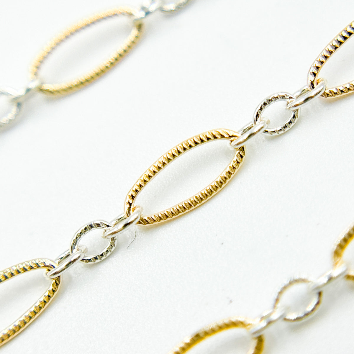 XM2131KTT. Two Tone Oval and Round Textured Links Chain