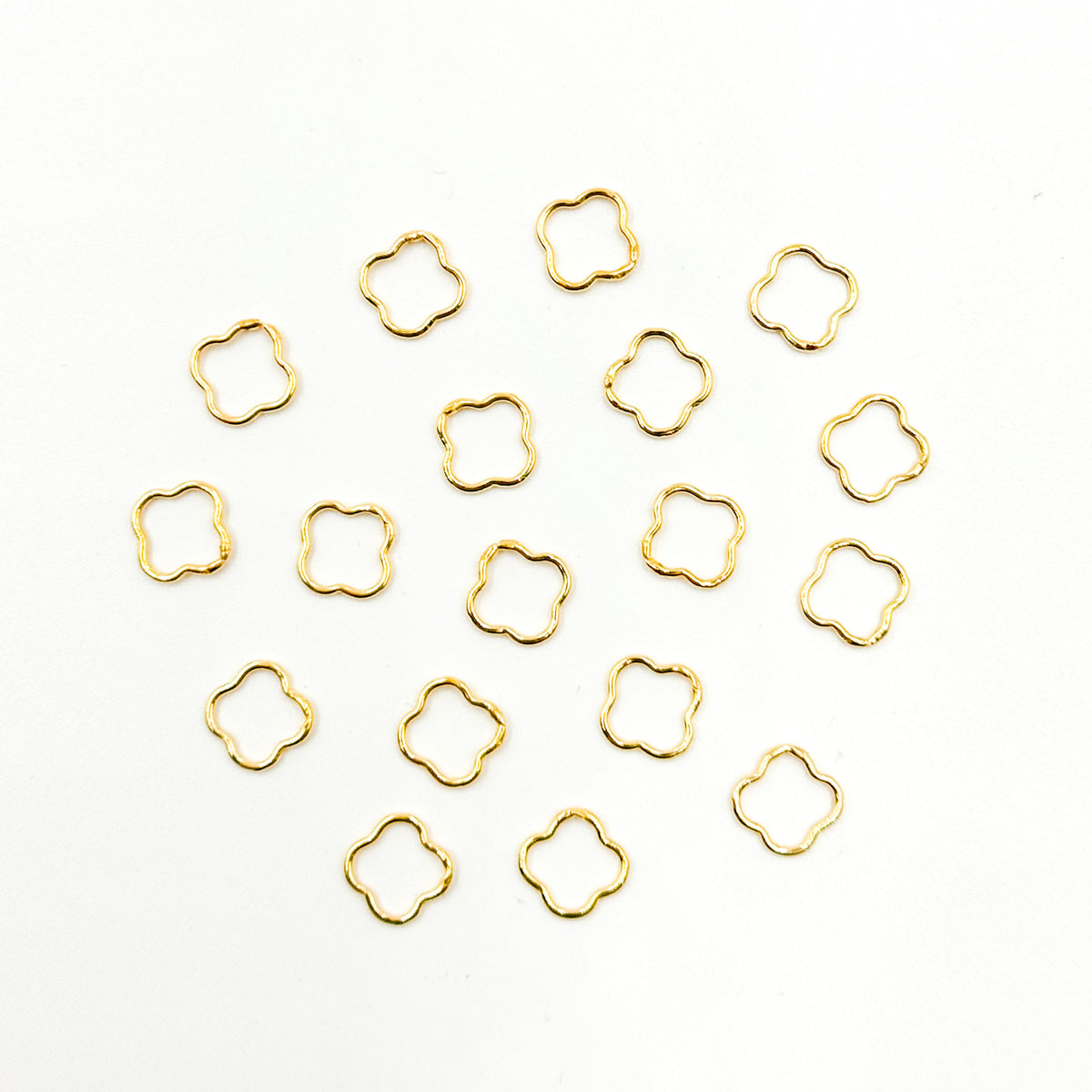 V293MGF. 14k Gold Filled Clover Charm