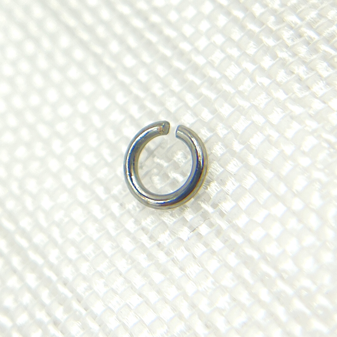 MFT060DE4BR. Black Rhodium 925 Sterling Silver Open Jump Ring Gauge: 22. Size: 4mm.