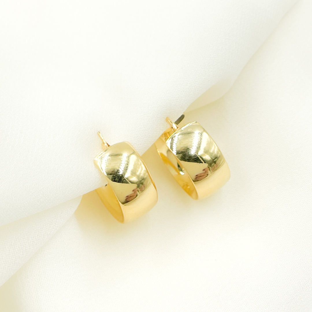 14K Solid Gold Smooth Hoop Earrings.