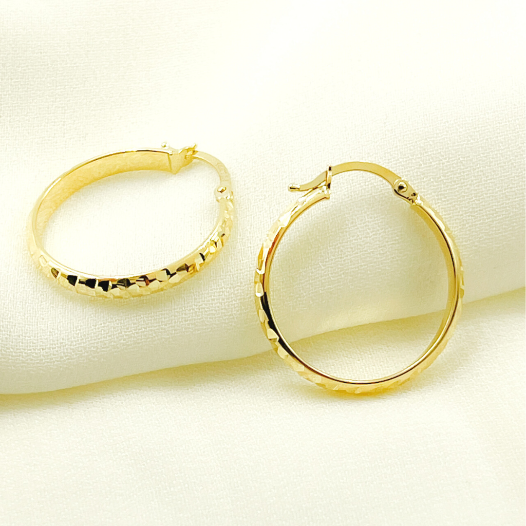 14K Gold Diamond Cut Hoop Earrings.