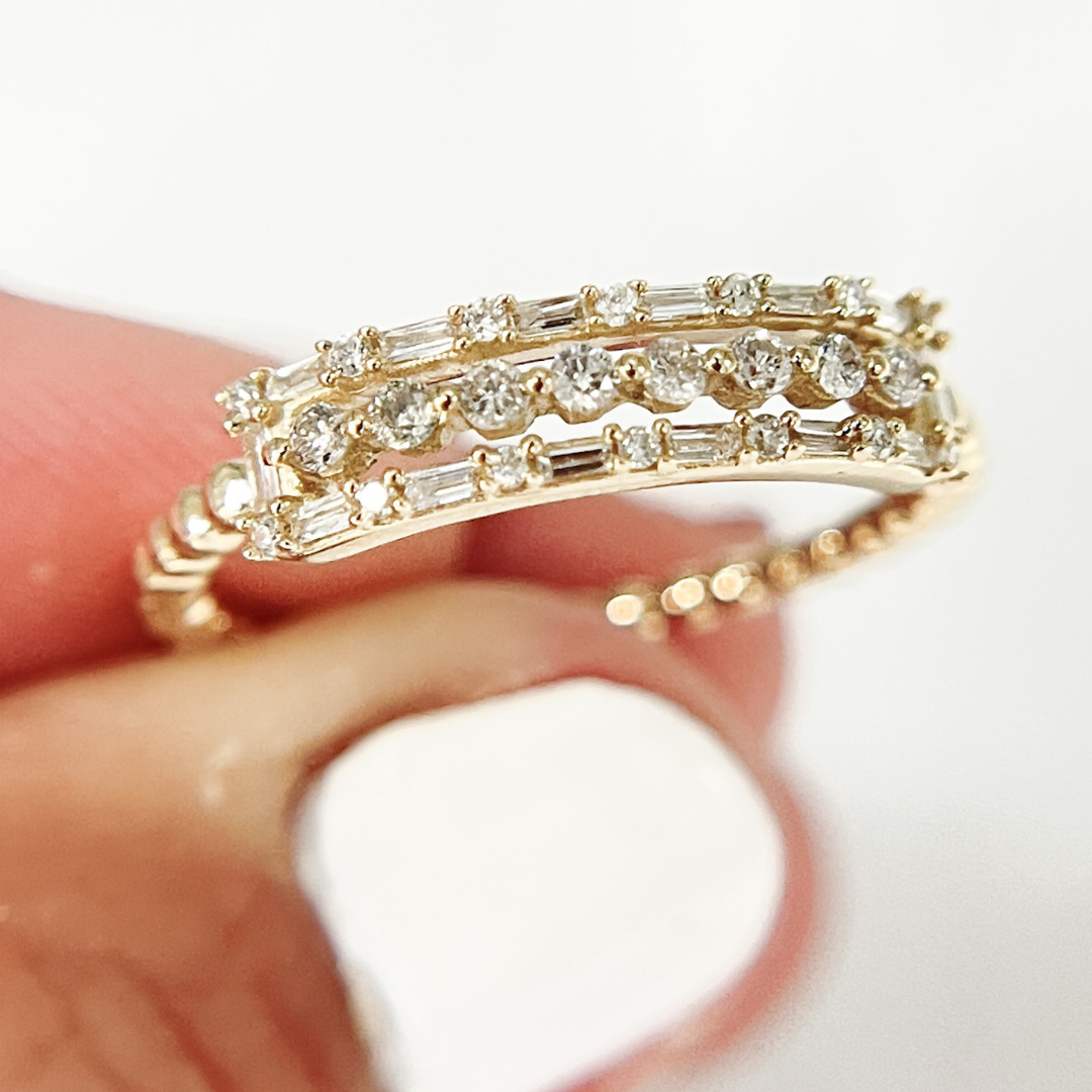 14k Solid Gold Diamond Ring. RFE15994