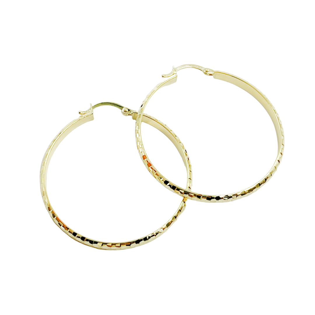 14K Gold Diamond Cut Hoop Earrings. 