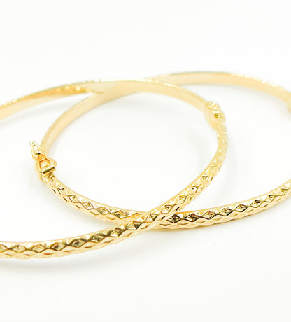 14K Solid Gold Bangle Bracelet.